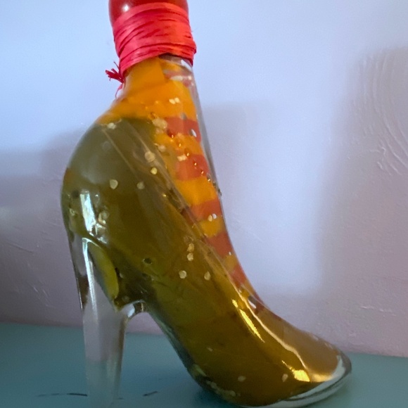 Vintage Clear Glass Stiletto High Heel Bottle 9.5" Filled Decanter Garlic Leaves - Picture 2 of 7